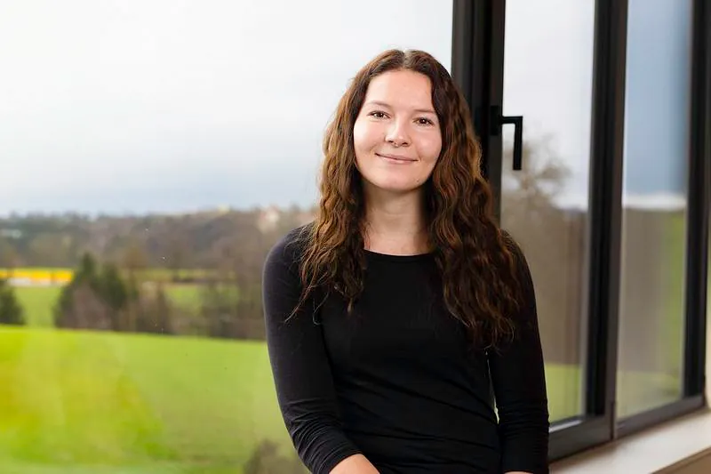 Jasmin HÖLLMÜLLER 